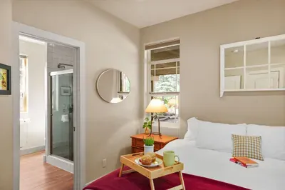 Ensuite bathroom access...