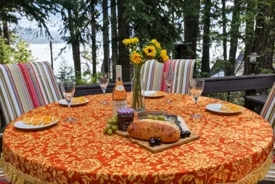 Enjoy slow mornings and peaceful evenings at the Outpost, surrounded by nature and great company!