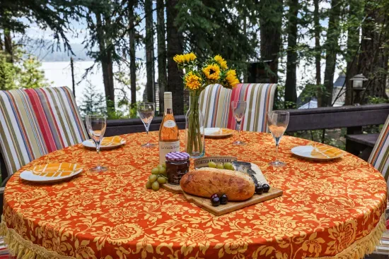 Enjoy slow mornings and peaceful evenings at the Outpost, surrounded by nature and great company!