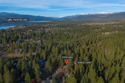 Trailblazer's Paradise: With direct access to forest trails, Otter's Den is your gateway to adventure. Whether you're a hiker, biker, or nature enthusiast, the trails are right at your doorstep