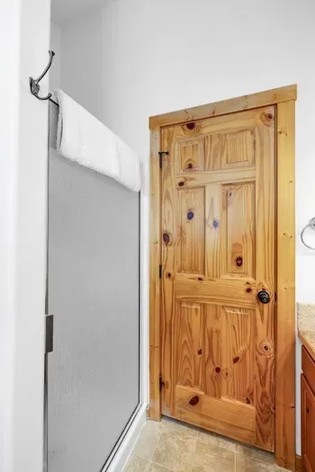 Walk-in shower upstairs with plenty of elbow room and warm water pressure.