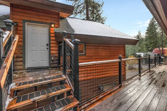 The bonus room above the garage is your go-to spot for fun and games, equipped with everything you need for a lively evening, from foosball to arcade games, making it the ultimate hangout space