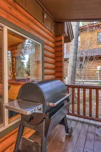 Ready to impress your crew? Fire up the Traeger grill on the deck and enjoy a BBQ feast with a side of fresh mountain air (BYO pellets)