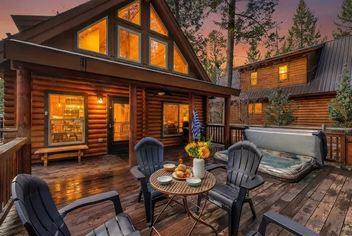 Otter’s Den: where the woods, the lake, and downtown McCall meet.