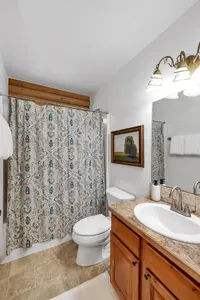 Perfect for Families: Main-floor full bath with tub/shower—great for kids’ baths and post-hike rinses.