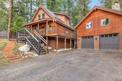 Heart of McCall: Nestled in a serene wooded neighborhood, Otter's Den is just a stone's throw from McCall's vibrant downtown, offering easy access to dining, shopping, and outdoor adventures