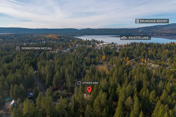 Perfectly Positioned: This aerial perspective highlights how close Otter's Den is to the heart of McCall, with easy access to the vibrant downtown, beautiful Payette Lake, and the slopes of Brundage Mountain Resort