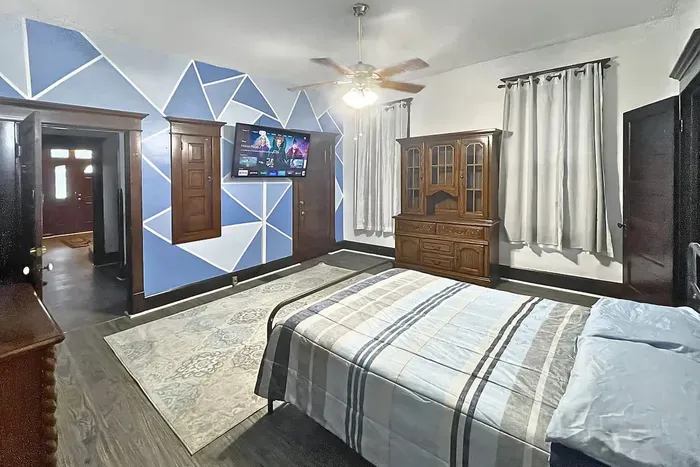 Work-Friendly Compound | Double the Space - image 25 of 50