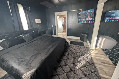 Simple 1BR with Laundry — Pets Welcome