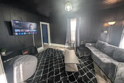 Simple 1BR with Laundry — Pets Welcome