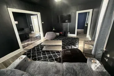Simple 1BR with Laundry — Pets Welcome