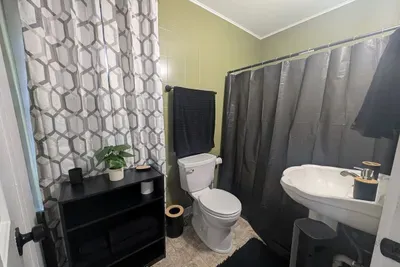 Simple 1BR with Laundry — Pets Welcome