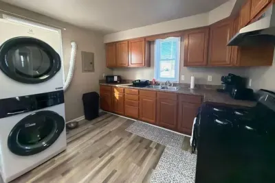 Simple 1BR with Laundry — Pets Welcome