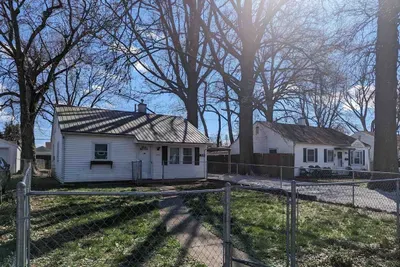Pet-Friendly 3BR — Fenced Front and Back Yards