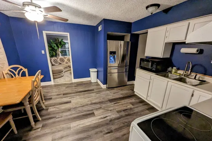 Pet-Friendly 3BR — Fenced Front and Back Yards - image 5 of 11