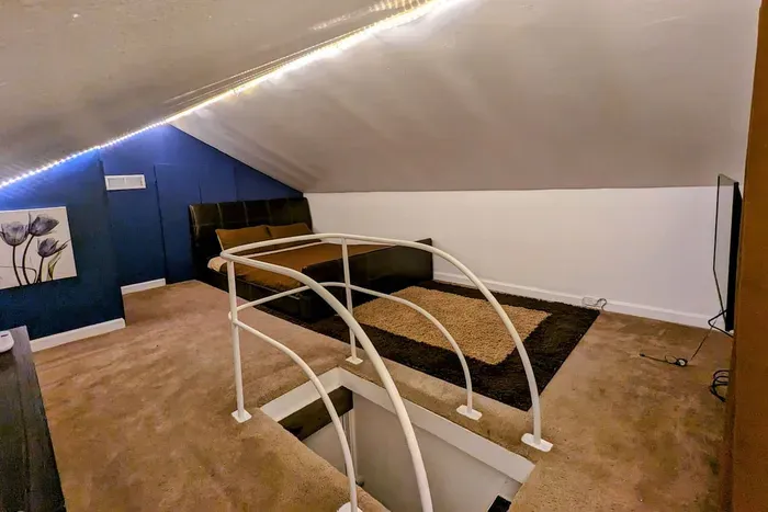 Pet-Friendly 3BR — Fenced Front and Back Yards - image 8 of 11