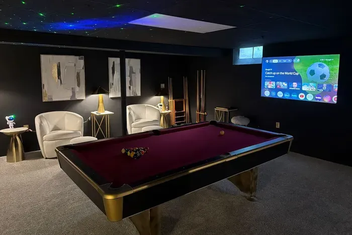 Pool Home with Entertainment Room — 6BR in Evansville, IN - image 2 of 38