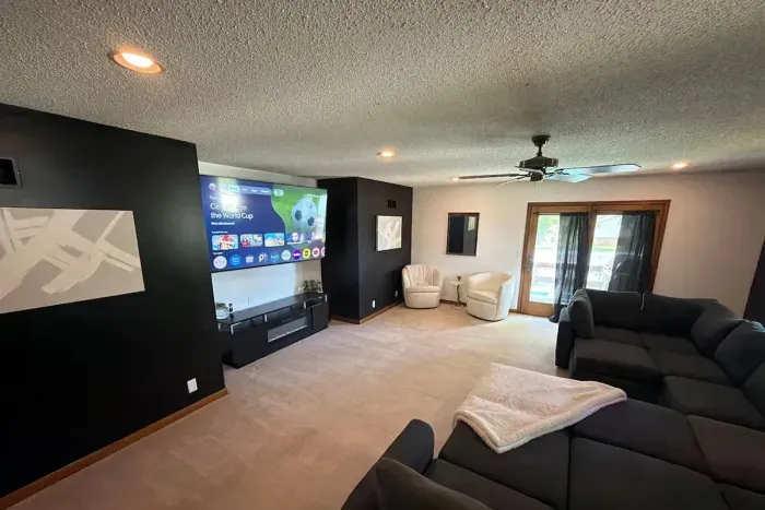 Pool Home with Entertainment Room — 6BR in Evansville, IN - image 12 of 38