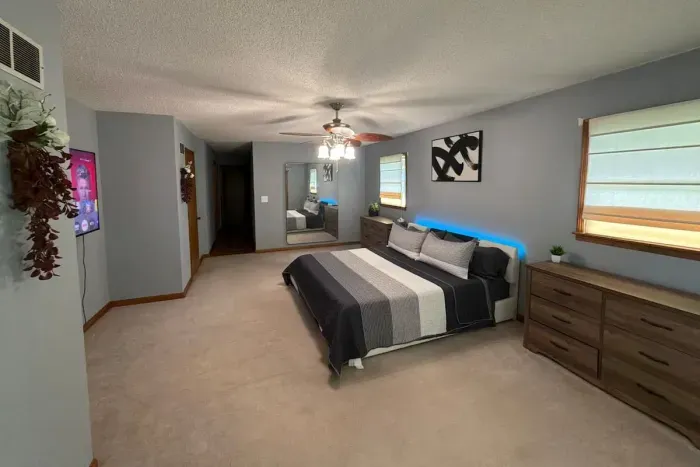 Pool Home with Entertainment Room — 6BR in Evansville, IN - image 25 of 38
