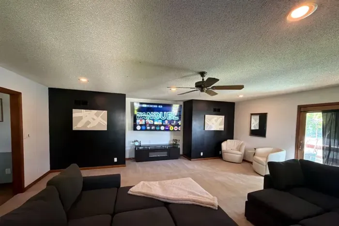 Pool Home with Entertainment Room — 6BR in Evansville, IN - image 11 of 38