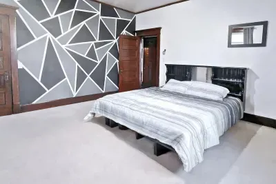 Two-Home Compound | 9BR | Sleeps 16+ - image 4 of 36