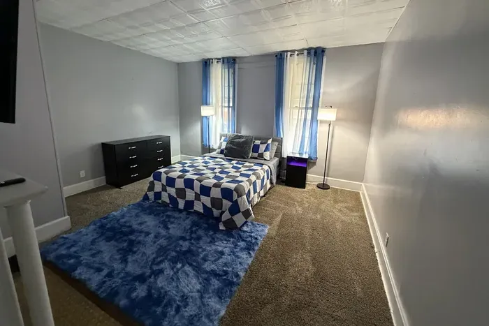Clean 2BR near US-41 — Laundry, TVs, Work-Ready - image 7 of 11