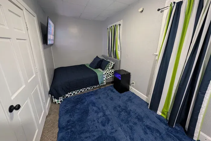 Clean 2BR near US-41 — Laundry, TVs, Work-Ready - image 10 of 11