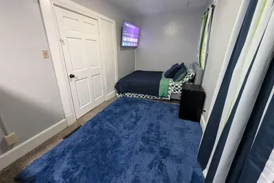 Clean 2BR near US-41 — Laundry, TVs, Work-Ready