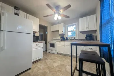 Cozy 2BR with Fenced Yard — Near Ford Center