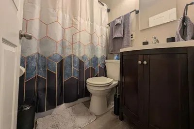Cozy 2BR with Fenced Yard — Near Ford Center