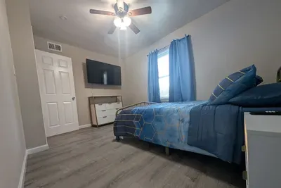 Cozy 2BR with Fenced Yard — Near Ford Center