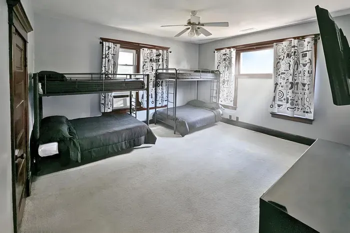 6BR Crew House — Gym, Double Laundry, TVs in Every Room - image 10 of 28