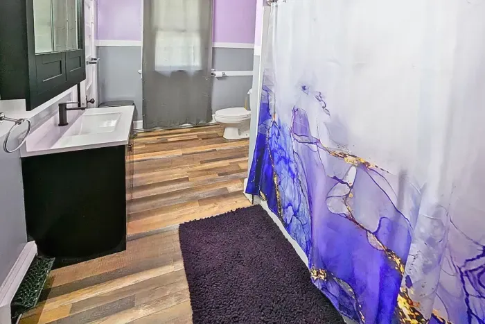 6BR Crew House — Gym, Double Laundry, TVs in Every Room - image 20 of 28