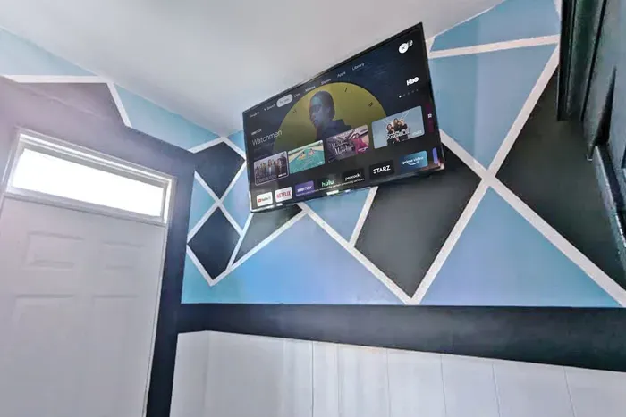 6BR Crew House — Gym, Double Laundry, TVs in Every Room - image 23 of 28