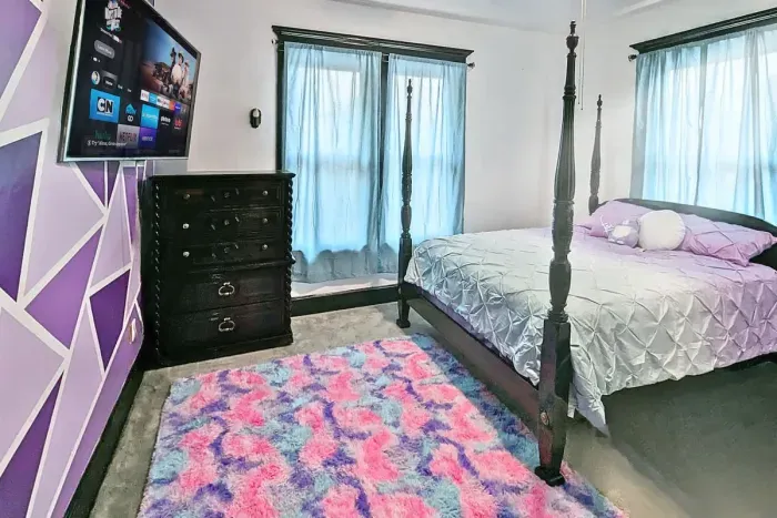 6BR Crew House — Gym, Double Laundry, TVs in Every Room - image 13 of 28
