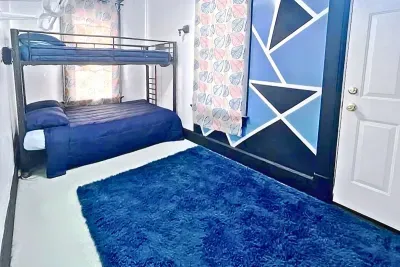6BR Crew House — Gym, Double Laundry, TVs in Every Room