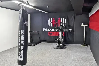 6BR Crew House — Gym, Double Laundry, TVs in Every Room