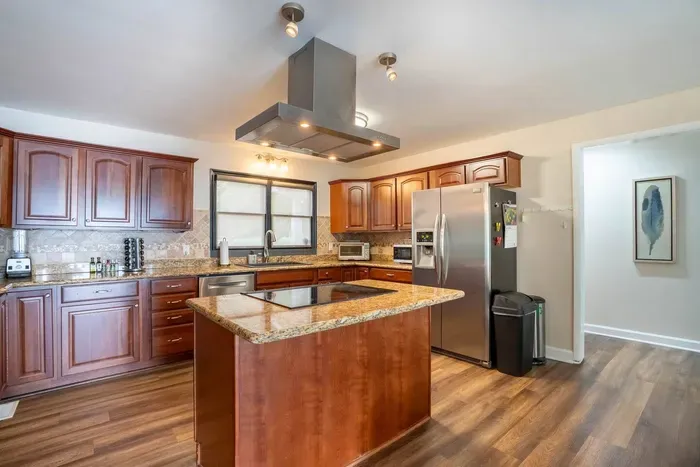 Full kitchen made for entertaining and making delicious meals.