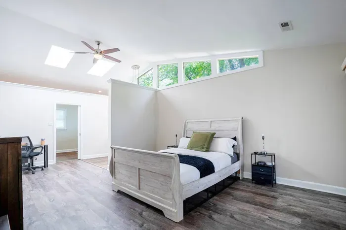 Large primary bedroom.