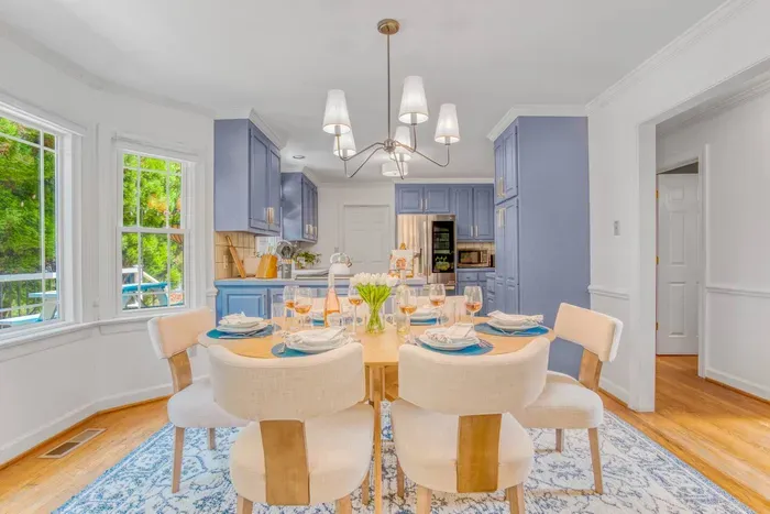 Bright and airy breakfast nook with seating for 6 in the modern open concept full kitchen.