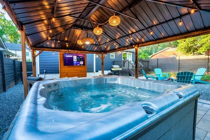 Uptown Oasis | Hot Tub | Swing Chairs | Fire Pit - image 8 of 47