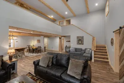 Room to kick back — enjoy the cozy grey chaise lounge and seamless flow to the second level, making it easy for everyone to spread out and stay connected. ️