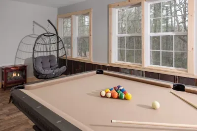 Rack ’em up and let the games begin! This sleek 8’ black Kincaid Pool Table is ready for some friendly competition.