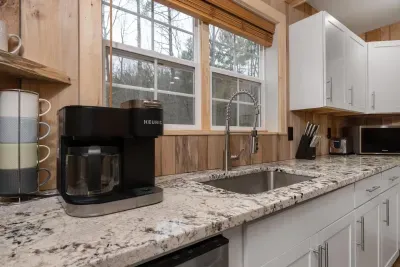 Whether you're a one-cup wonder or need a full pot to fuel your adventure, we've got your coffee cravings covered with our dual Keurig setup. ☕️