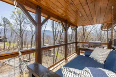 Sway above it all at Dreamy Bear Lodge — our top-deck bed swing offers stunning mountain views and a peaceful perch that feels like you’re floating in the treetops.