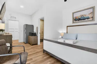 Harbor Lights Resort - image 56 of 98