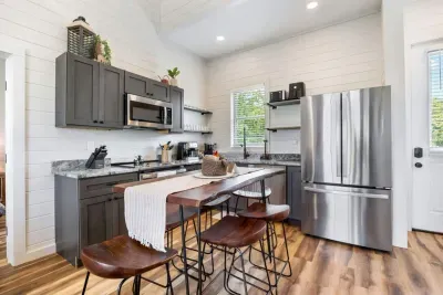 Enjoy a fully equipped kitchen ready for cooking, complete with a countertop table for up to six people, perfect for shared meals and easy dining.