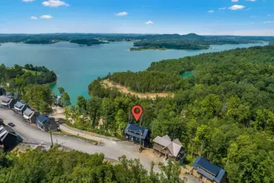 Aerial view of the cabin - Well-positioned for amazing views but not on top of others!