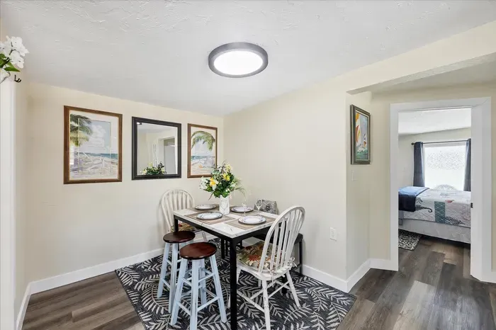 Cozy dining nook for four with coastal touches and bright, modern lighting