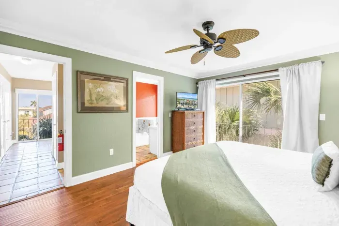 Master Suite: Relax in style with vibrant decor and views of tropical greenery!